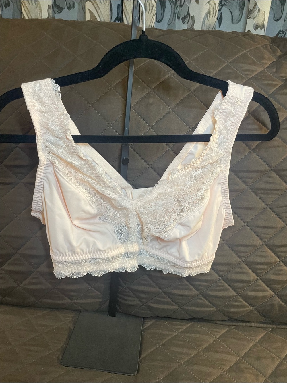 Breezies set of 3 comfort wireless bras, peach, ivory and beige size 1x. - Picture 8 of 10